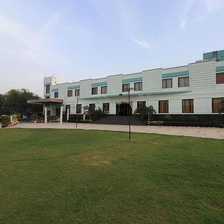 Oyo 33387 Laxmi Lawn And Resort Suite Lucknow Exterior foto